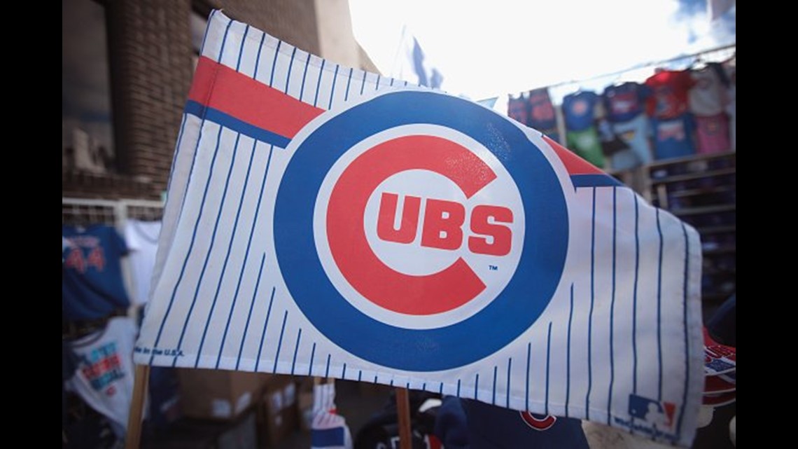 Cubs raise new flag to honor Jackie Robinson