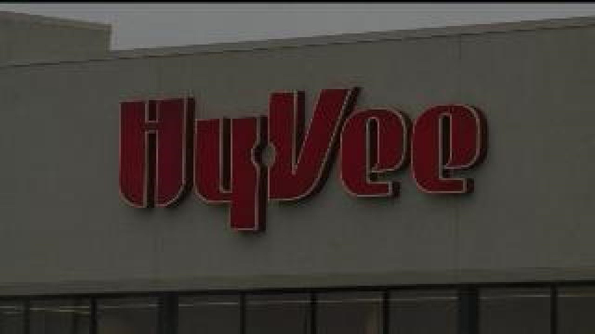 Galesburg HyVee locations giving away more than 11,500 peaches