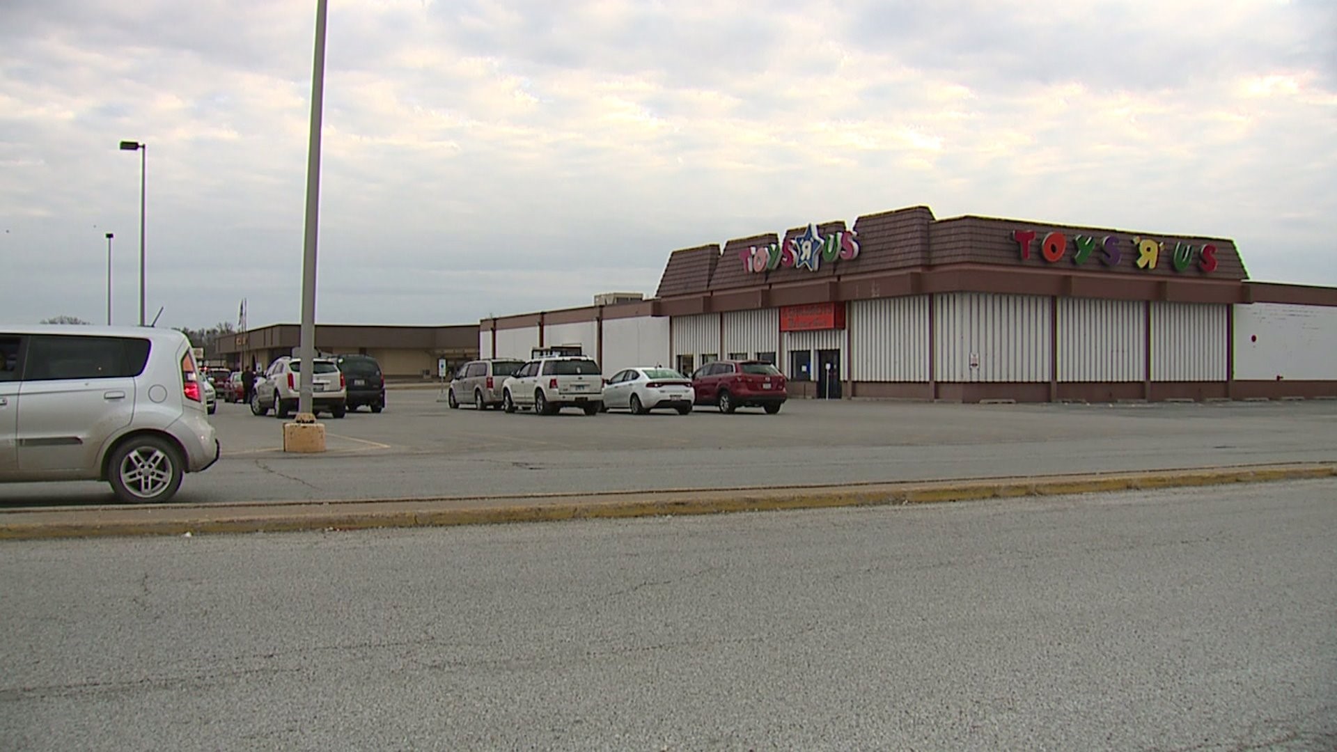 COMING SOON Big Lots coming to Old Toys “R” Us in Moline, New