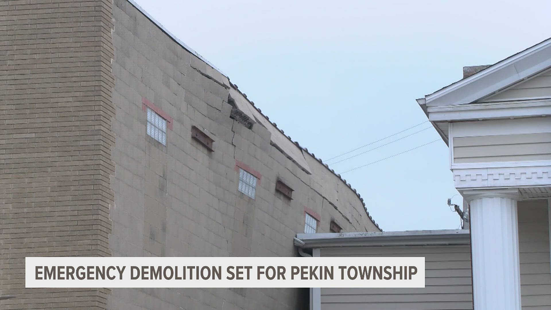 Pekin building collapse forcing emergency evacuations