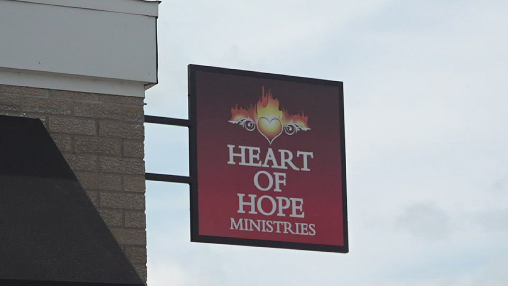 Rock Island's Heart of Hope Ministries has cut the ribbon on its new community resource center.