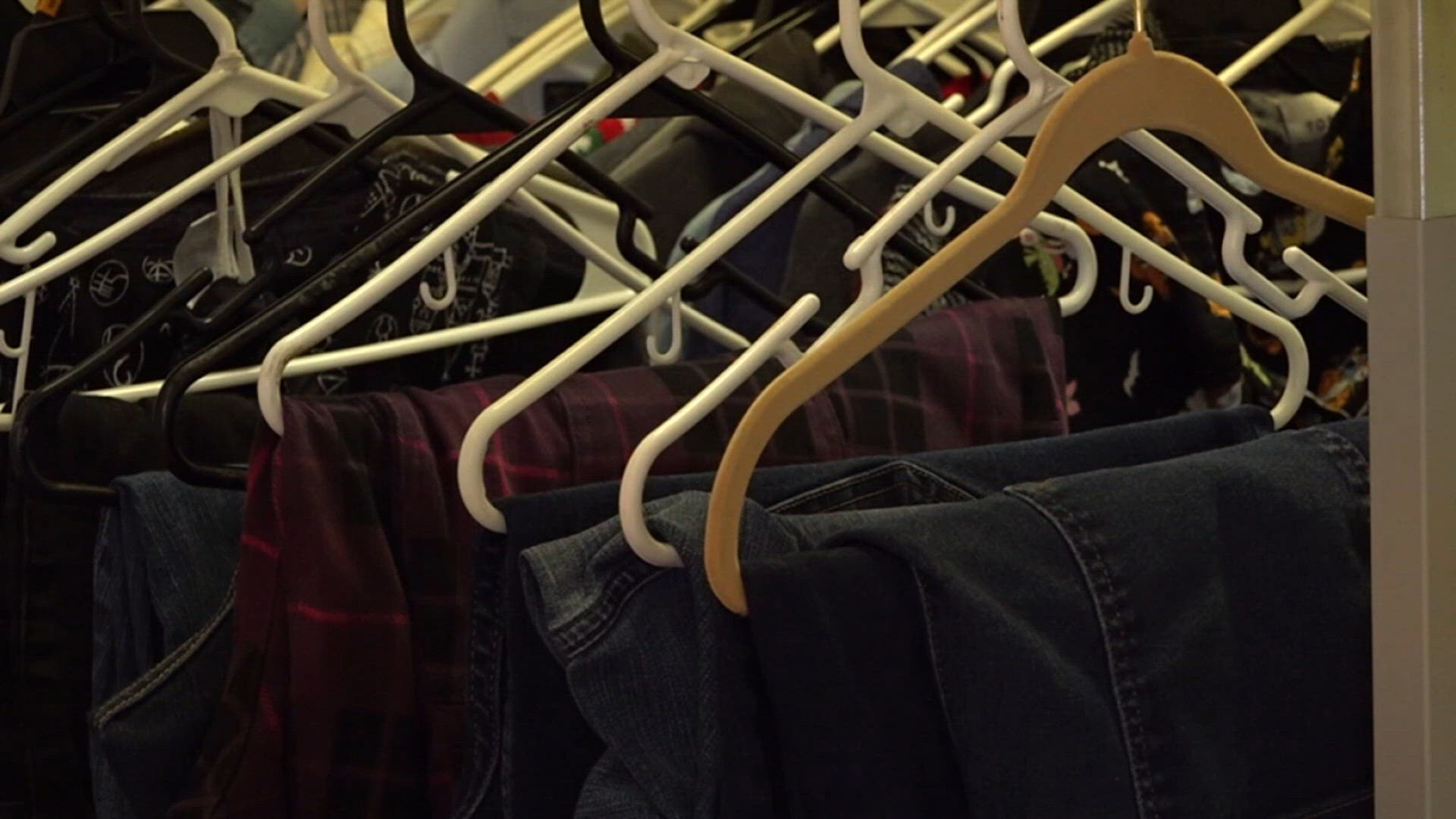 Hope and Hangers offering free clothes to those in need | wqad.com