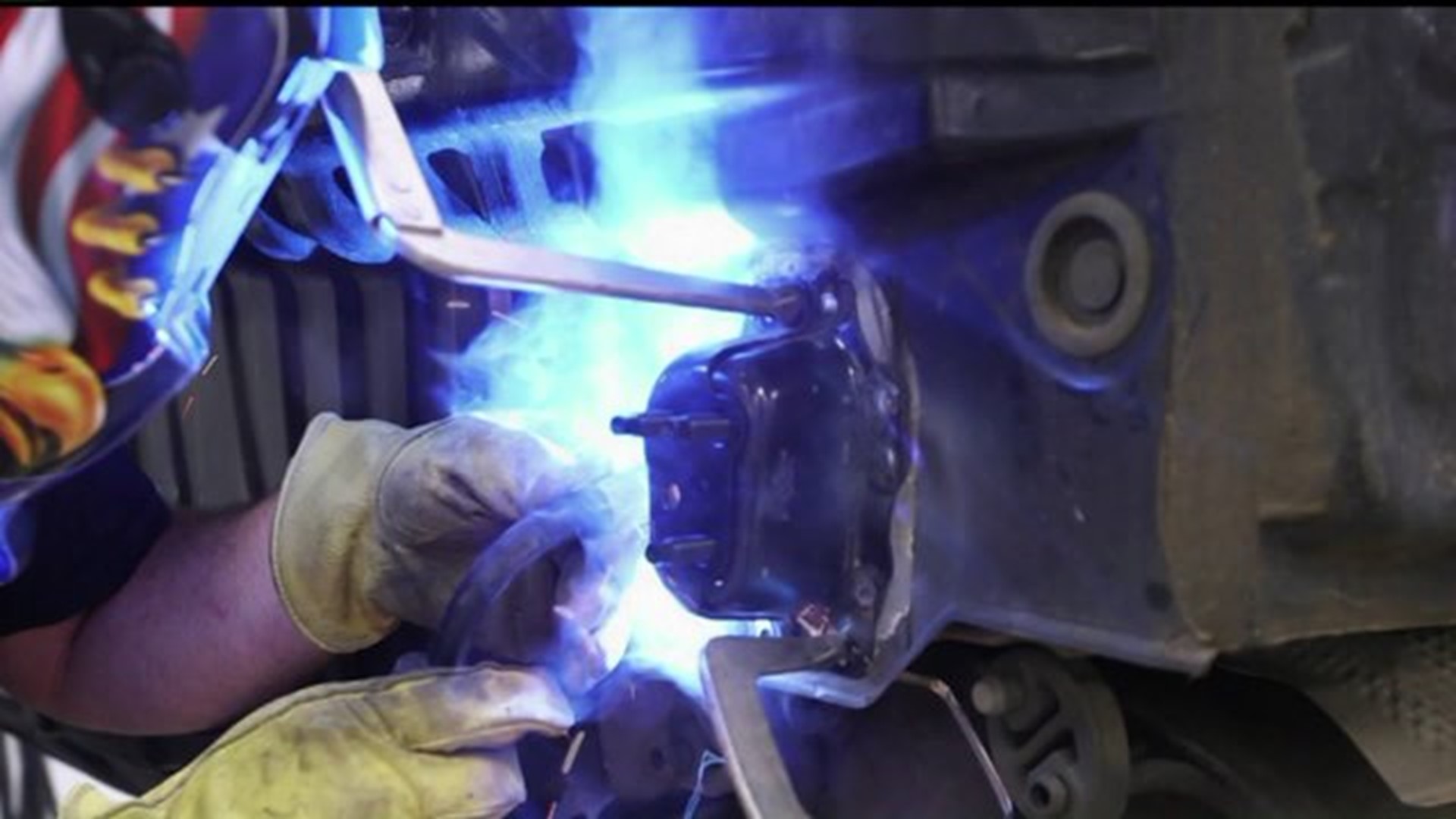 Auto makers looking to restrict self-repairs