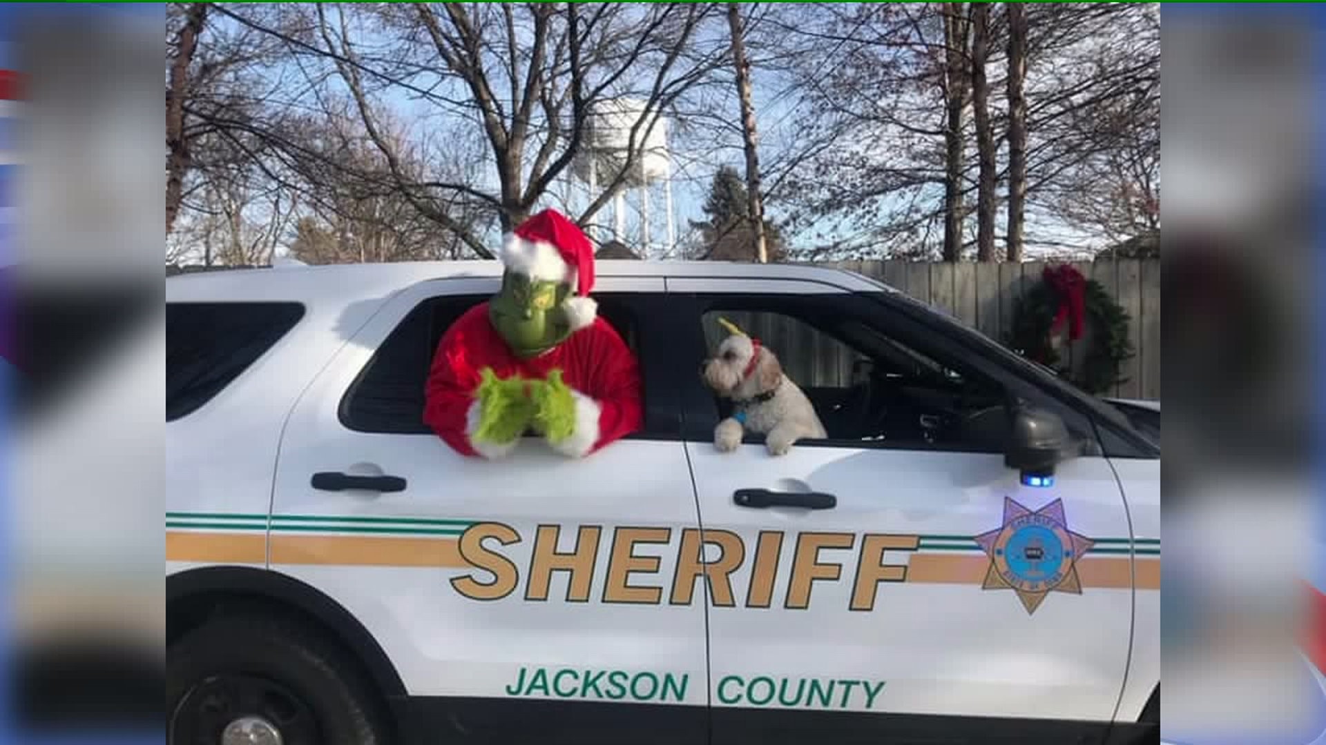 Grinch gets arrested in Jackson County, Iowa