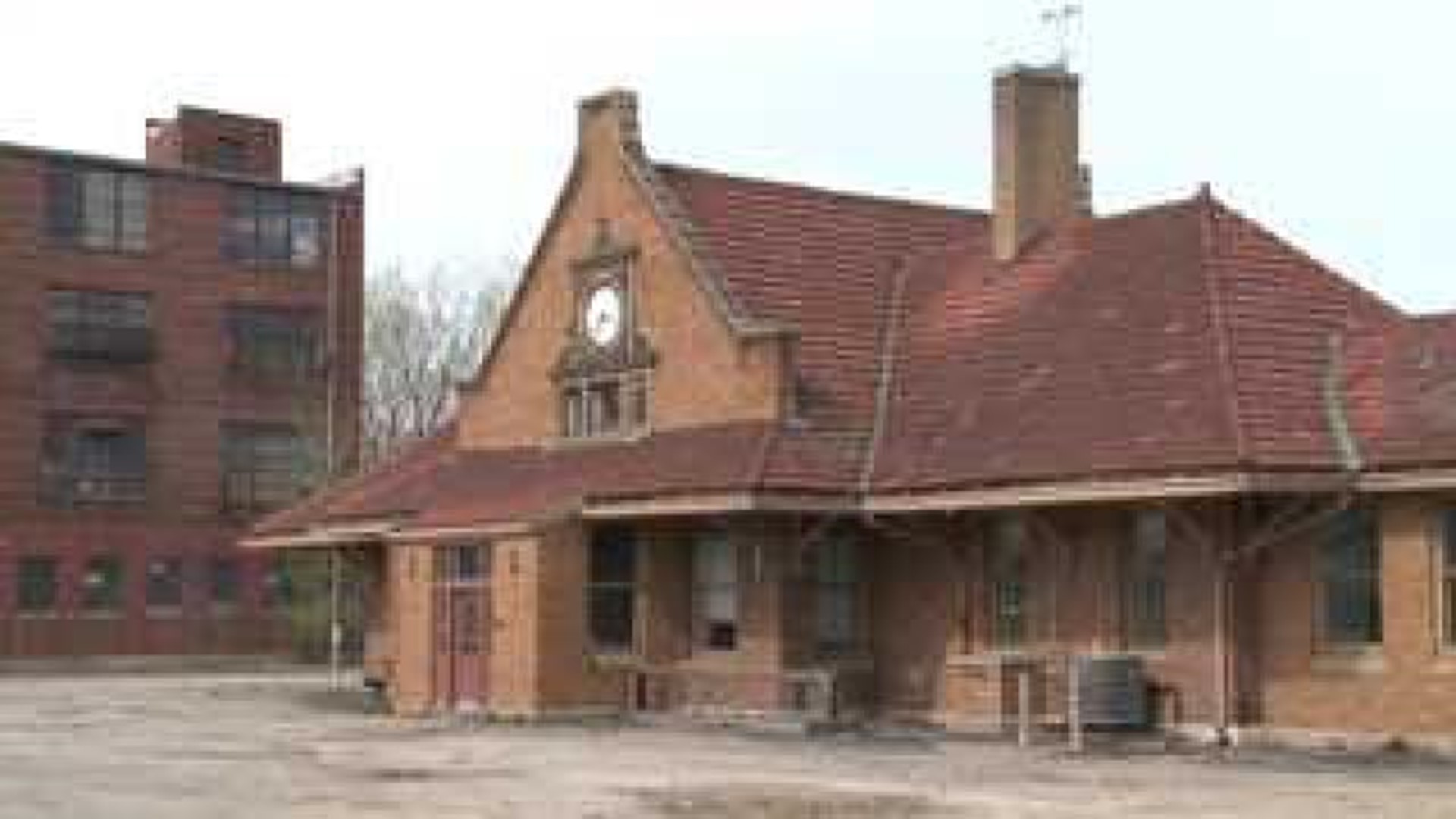 Plans to move old Moline train depot could derail