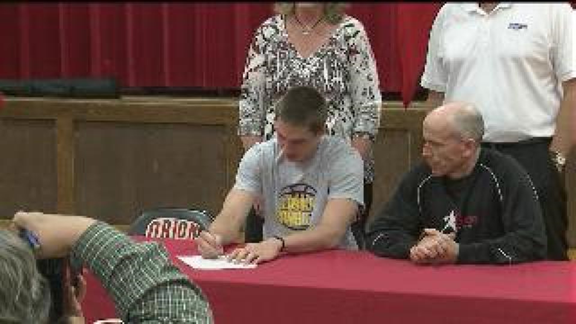 Williams Signs with Loyola