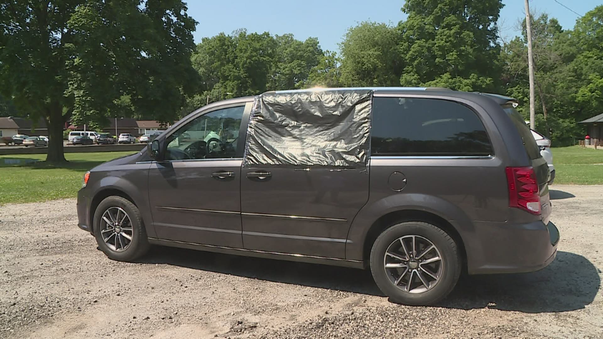 Police say women's vehicles are being targeted as thieves search for purses left in plain view.