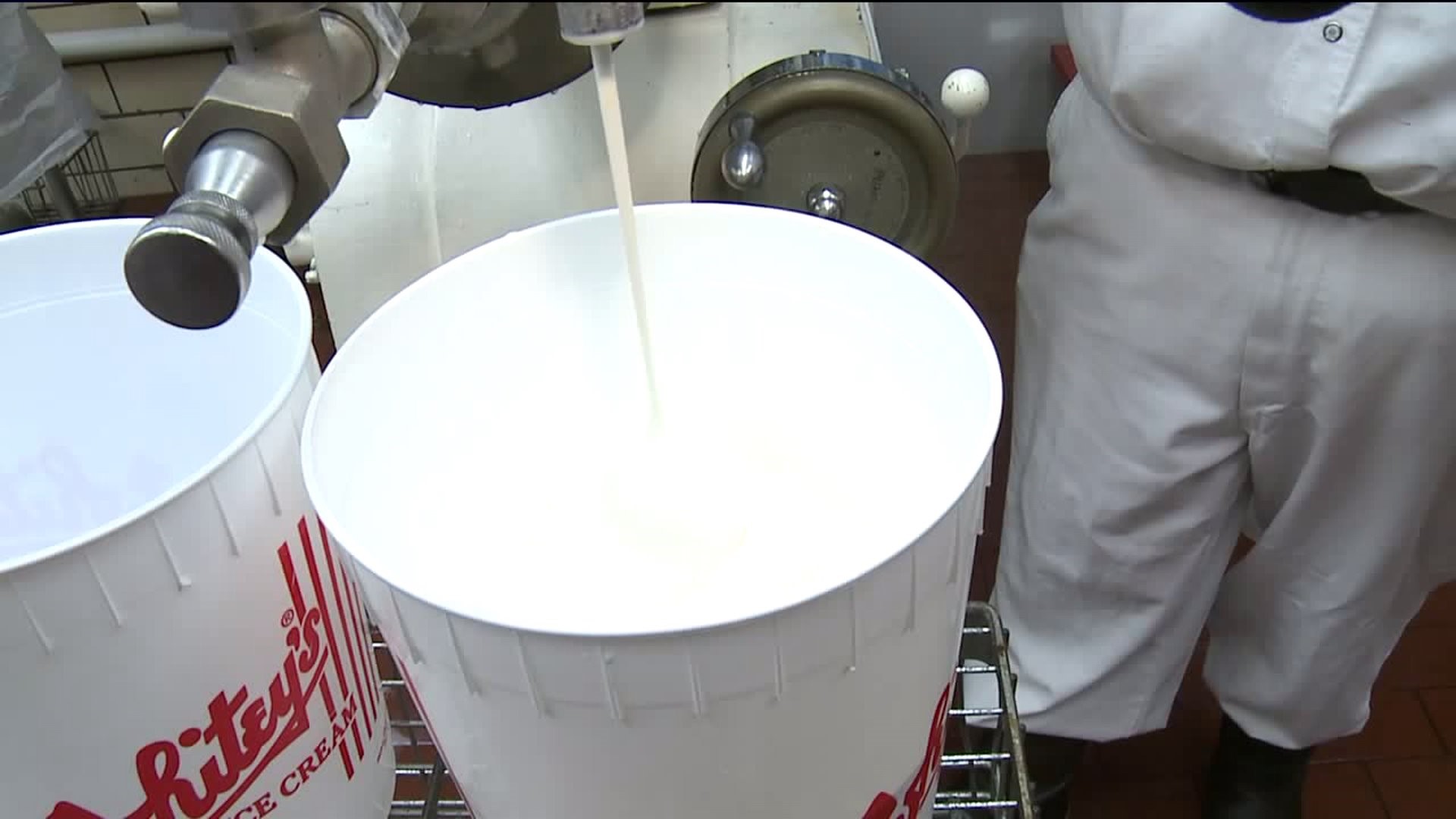 Whitey`s: How They Make Their Ice Cream