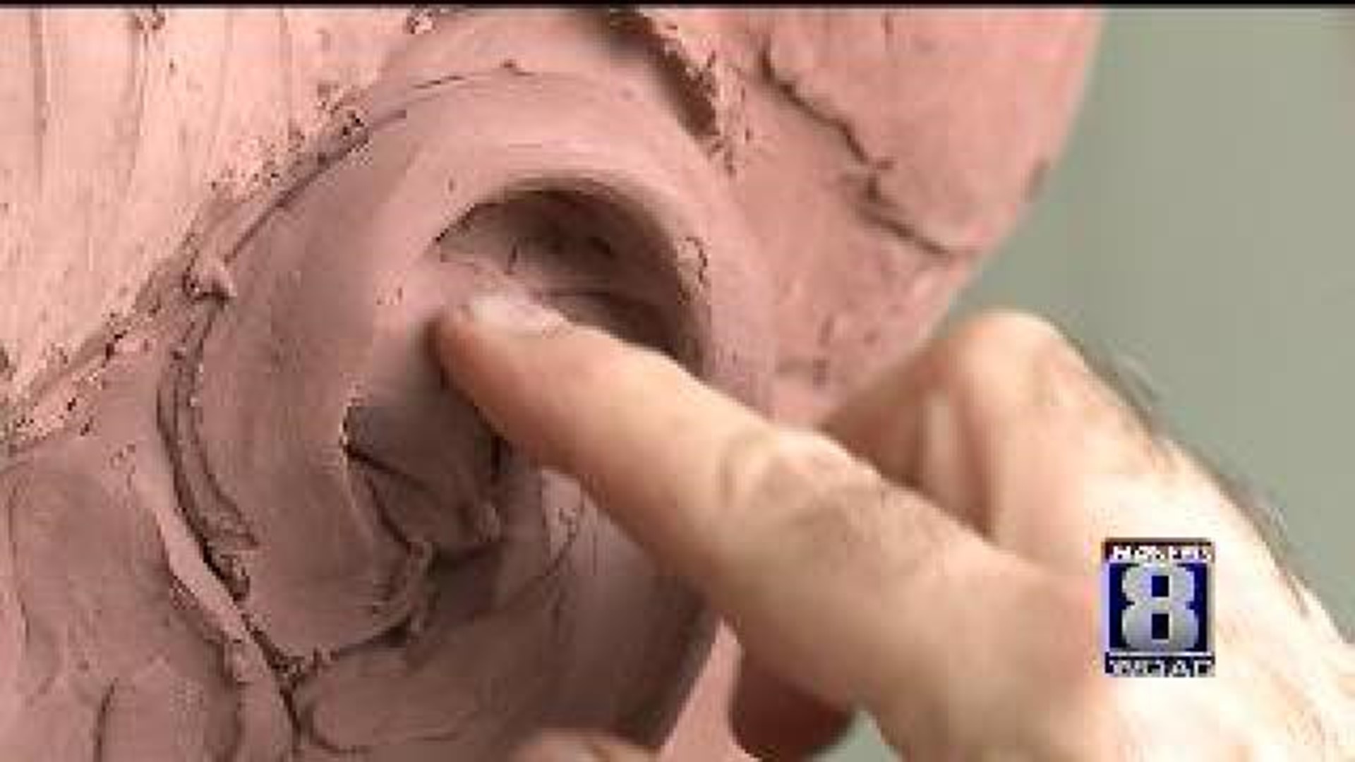 Galesburg native sculpting famous Galesburg son