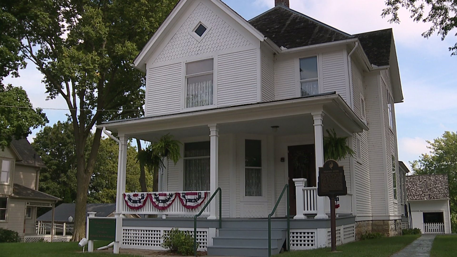 President Reagan`s boyhood home in Dixon deeply in debt, at risk of closing