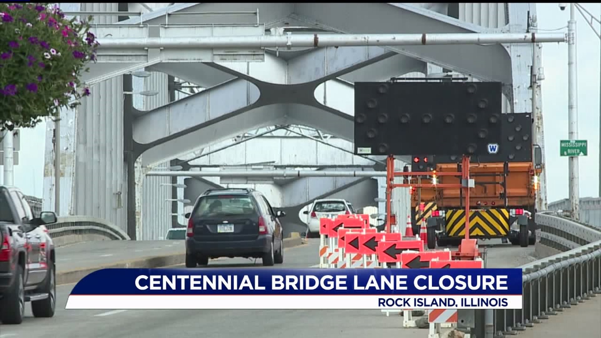 Centennial Bridge down to one lane Iowa bound