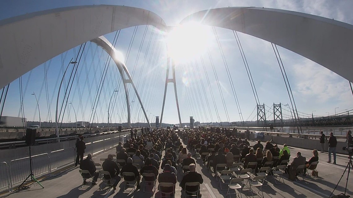 Quad Cities closes one chapter, celebrates new I-74 bridge - Vimarsana News