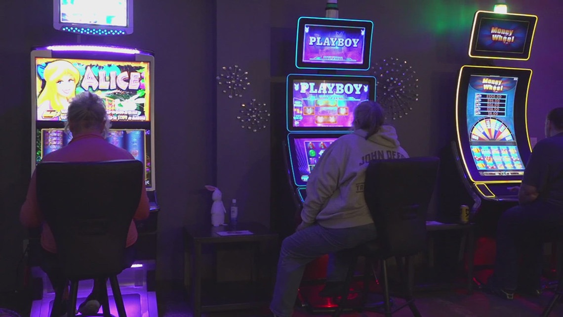 Despite pushback, Moline City Council moves ahead with phasing out liquor licenses of gaming cafes