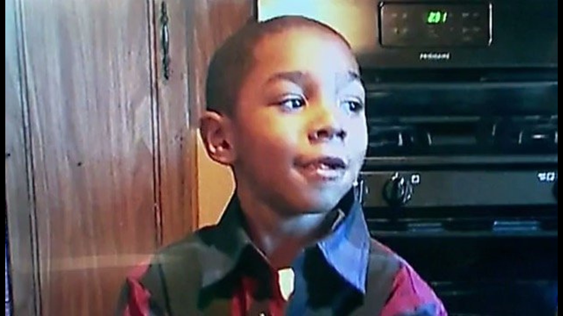 rent-a-center-employee-finds-4-year-old-boy-alone-in-apartment-with