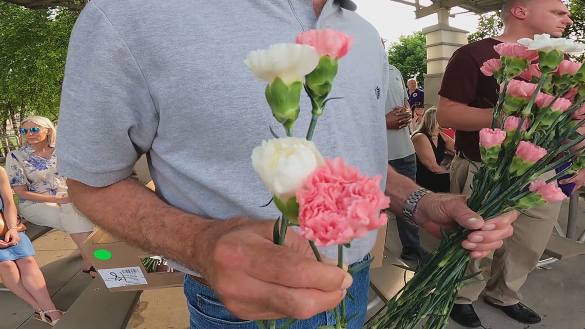 Remembering the victims of domestic violence w “Flowers on the River”