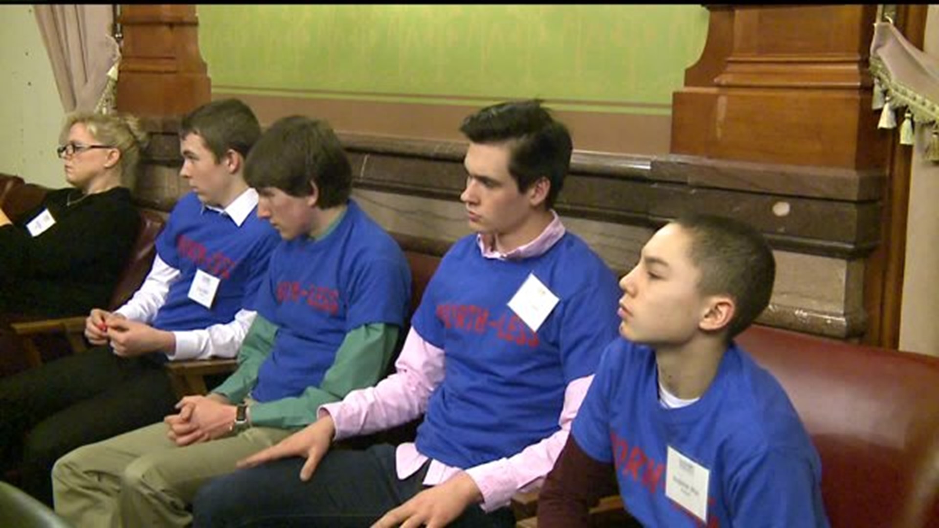 Davenport students get close up look at government in Des Moines