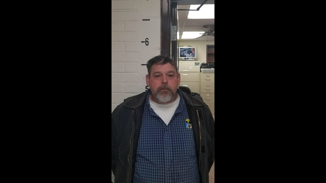 East Moline man arrested at West Liberty car wash, faces burglary