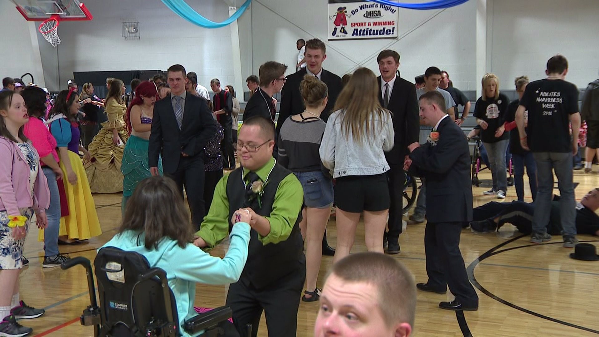 Kewanee students throw prom for classmates with special needs