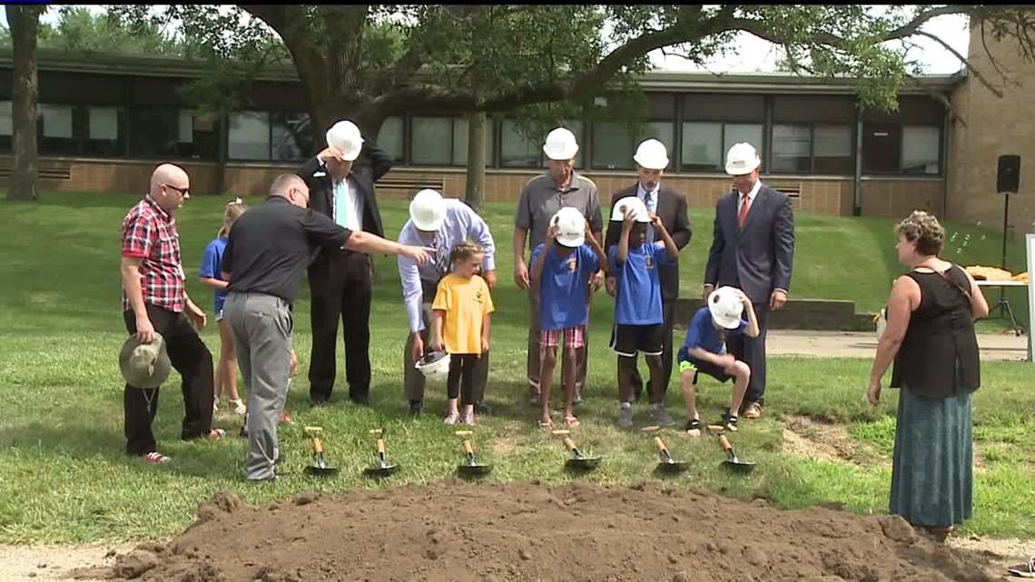 Grant Wood Elementary breaks ground for 16.7 million new building