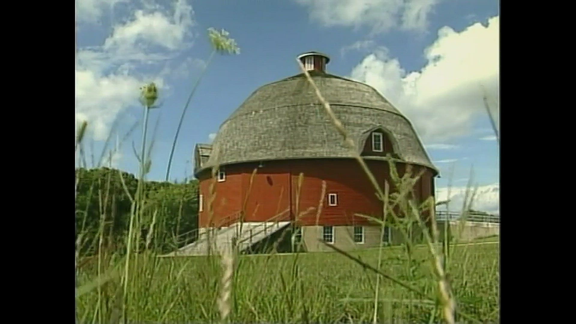 Back in 2001, News 8's Vanessa Van Hyfte spoke with Loren Treninger, a tour guide at the barn.