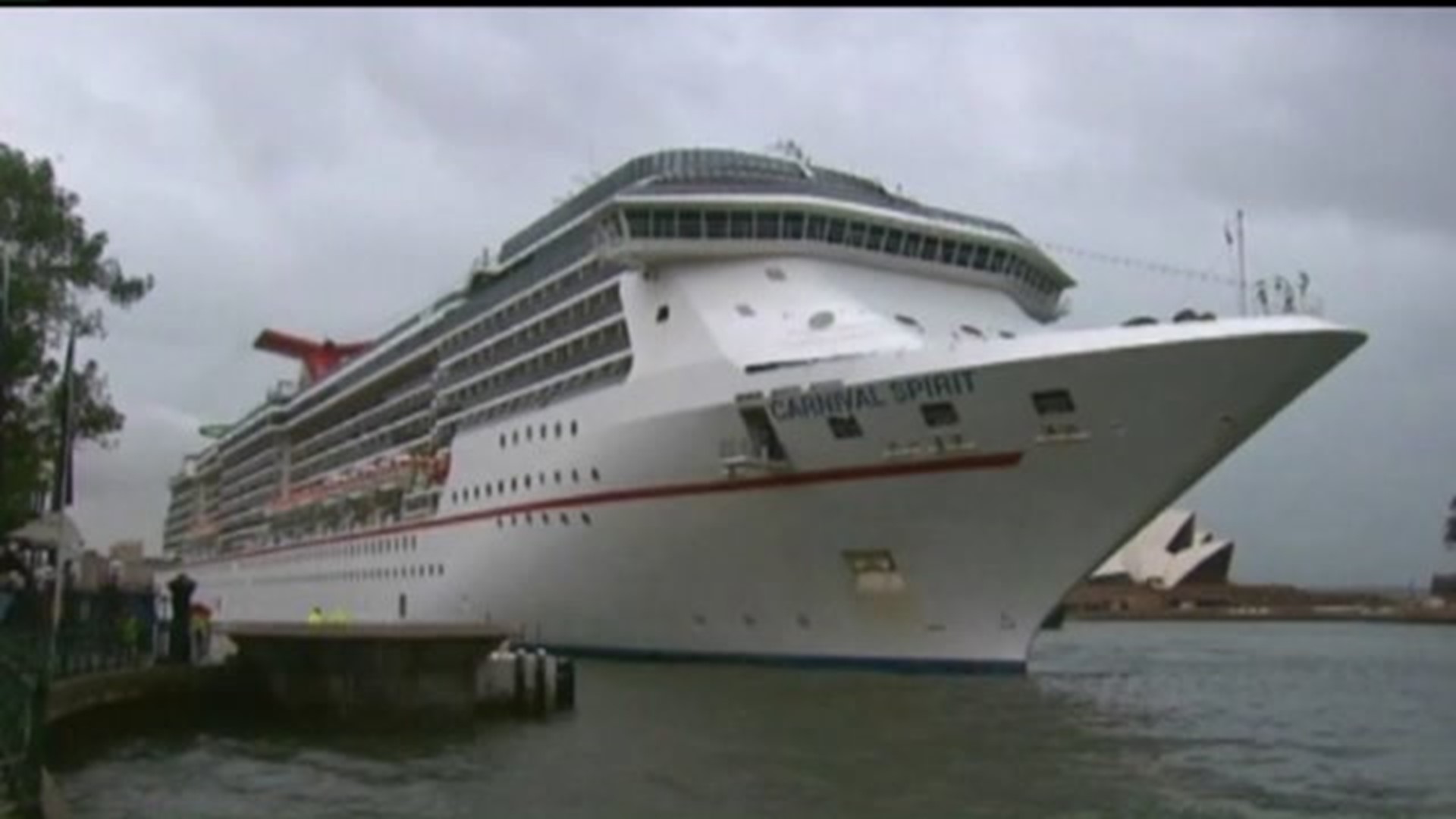 cruise ship stranded off australia