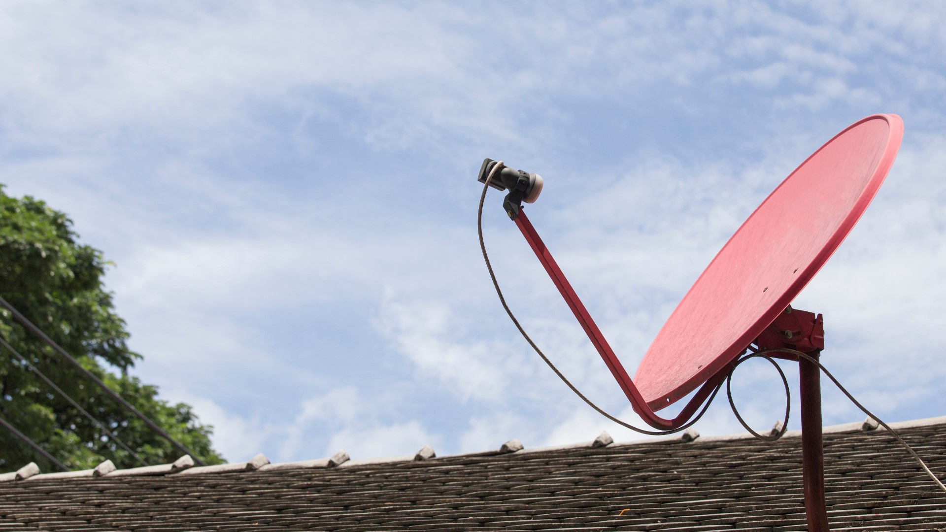 Updates on WQAD's signal Reduced power, outages as crews repair antenna