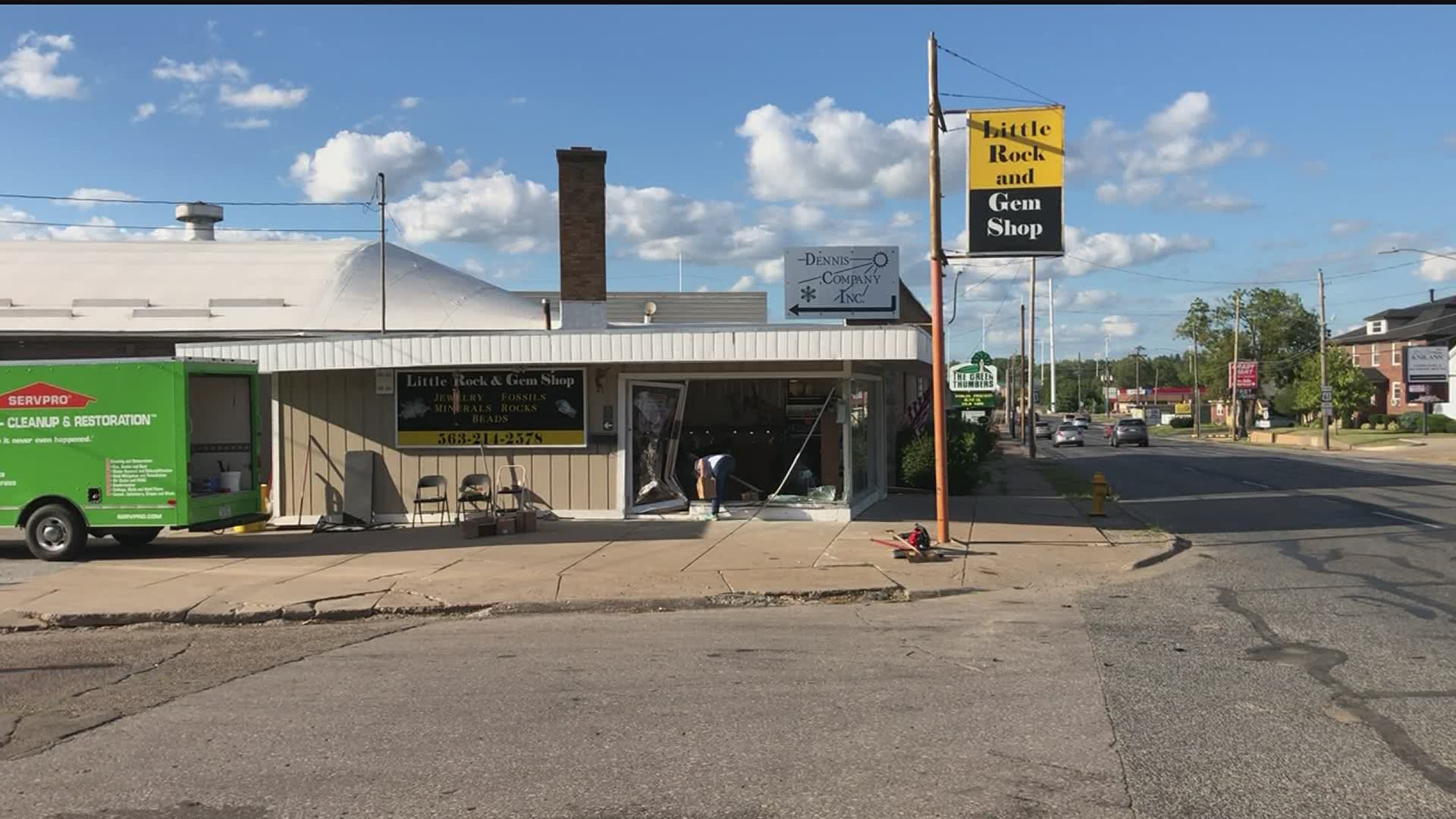 Truck Crashes into Davenport Bussiness