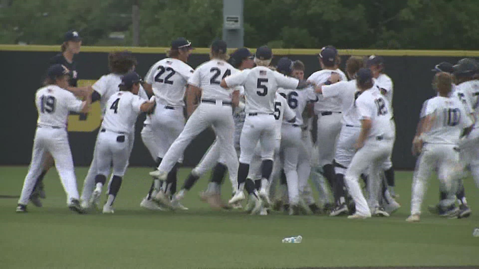 Pleasant Valley gets a walk off single to advance to the State Championship game.