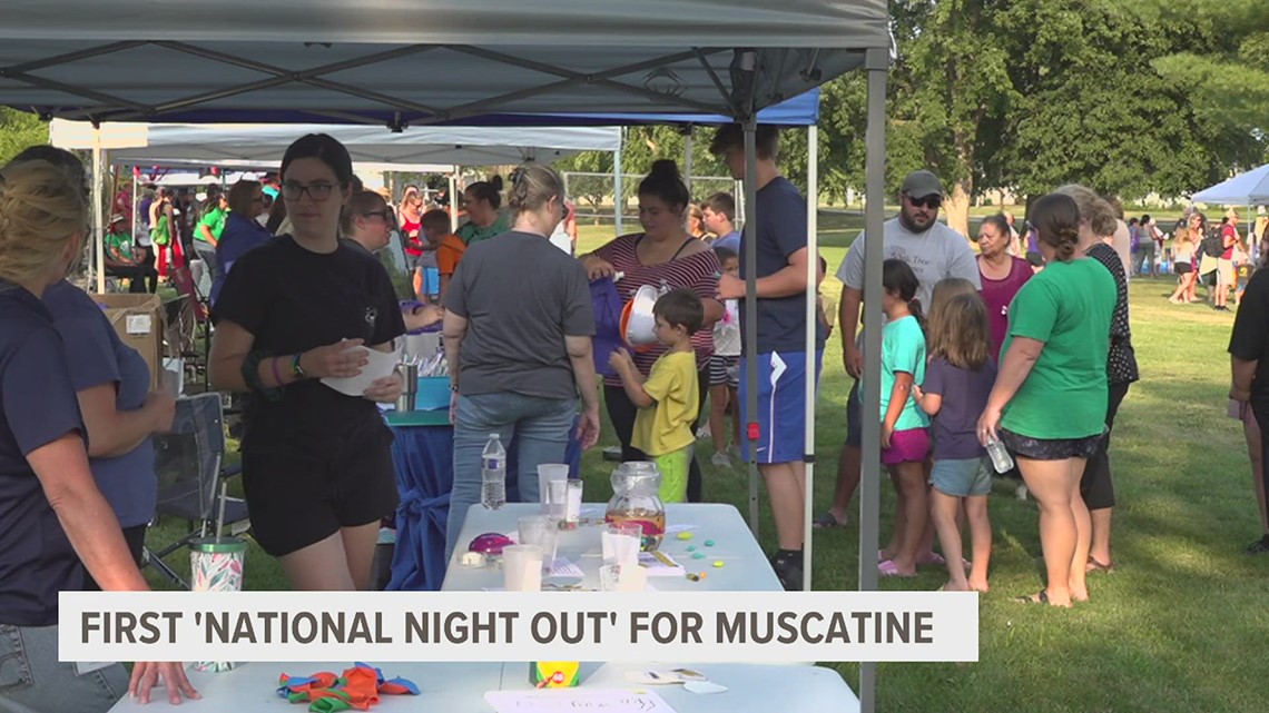 Muscatine PD hanging out with community at 'Night Out' - Vimarsana News