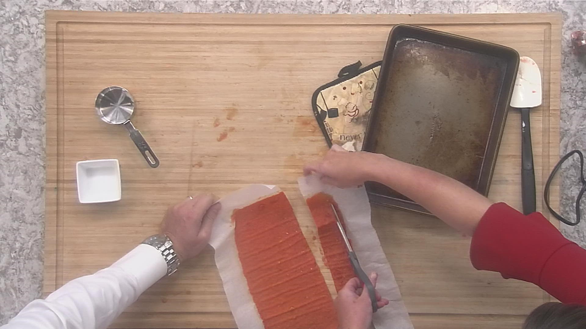 Did you know you can make your own fruit roll-ups? It's easy to do!