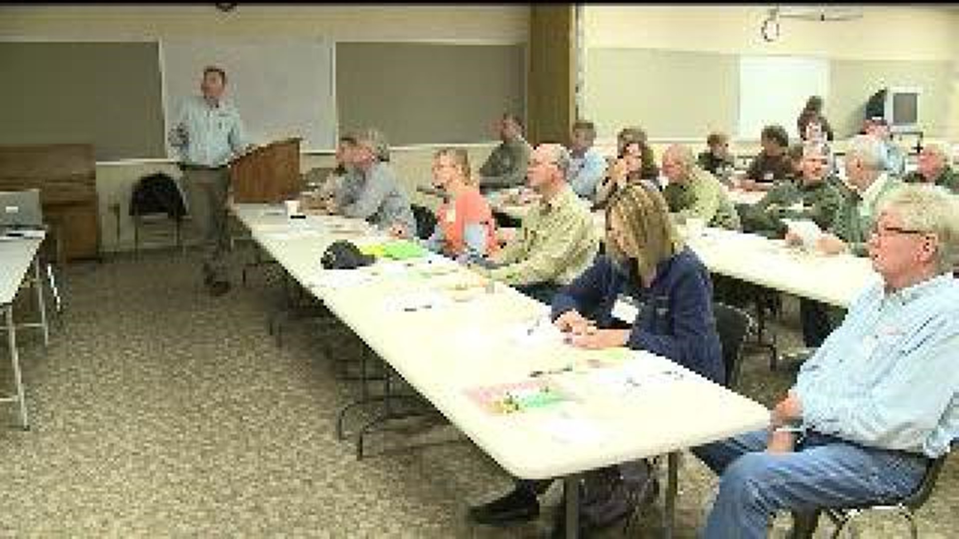 Farmers meet buyers at Galesburg session