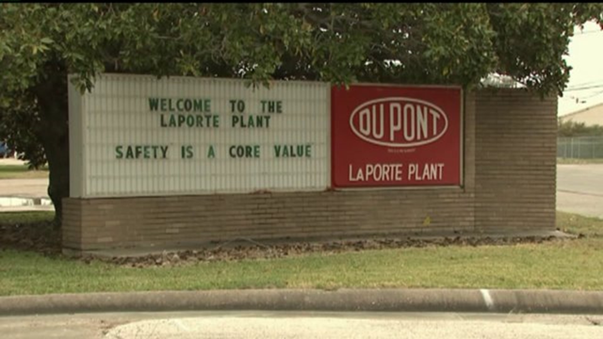Texas workers die after chemical leak