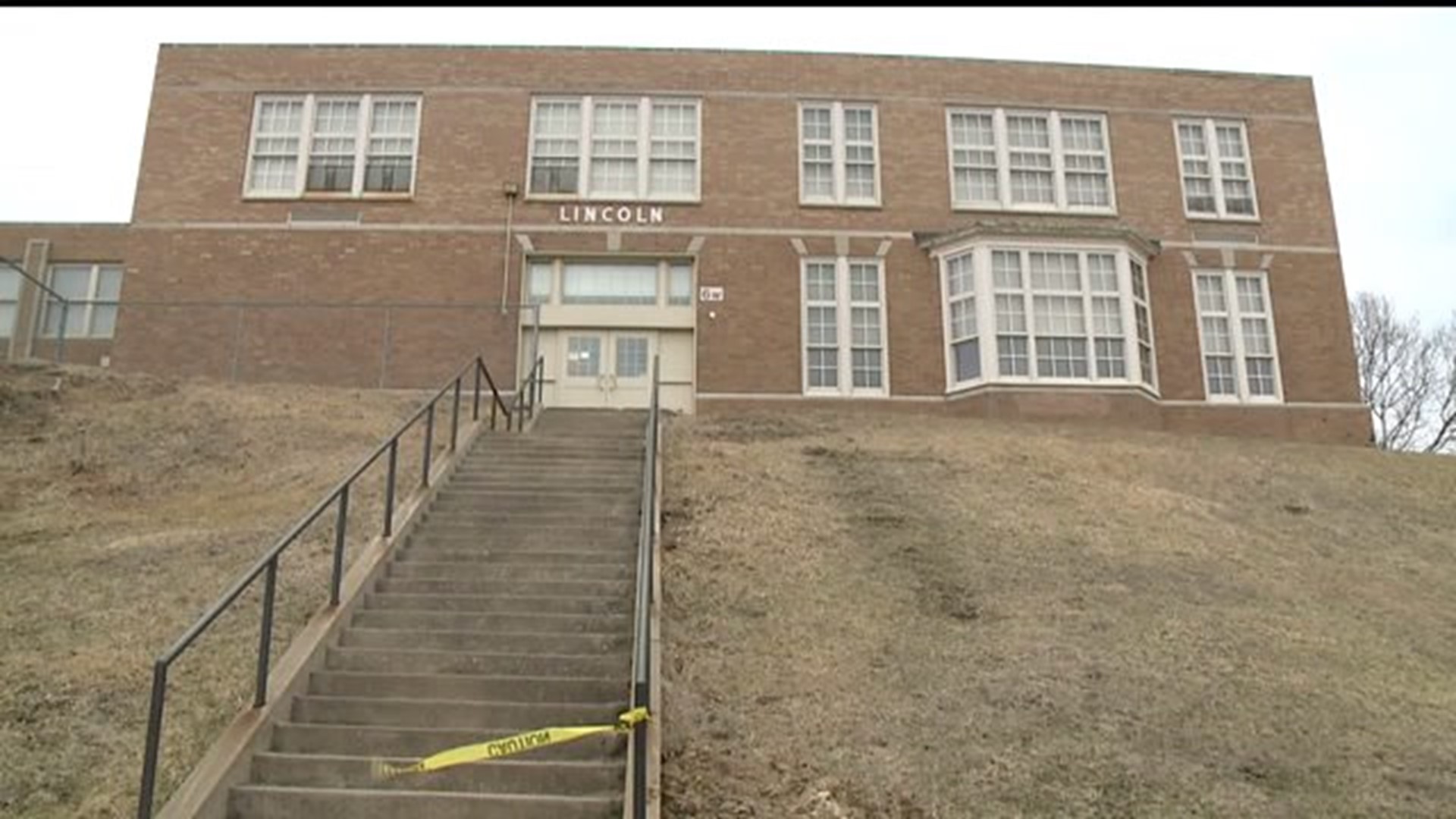 Davenport School Board considers future of Lincoln school building