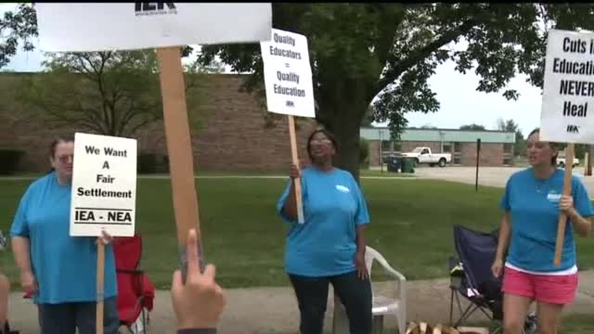 Galesburg strike continues with no contract agreement