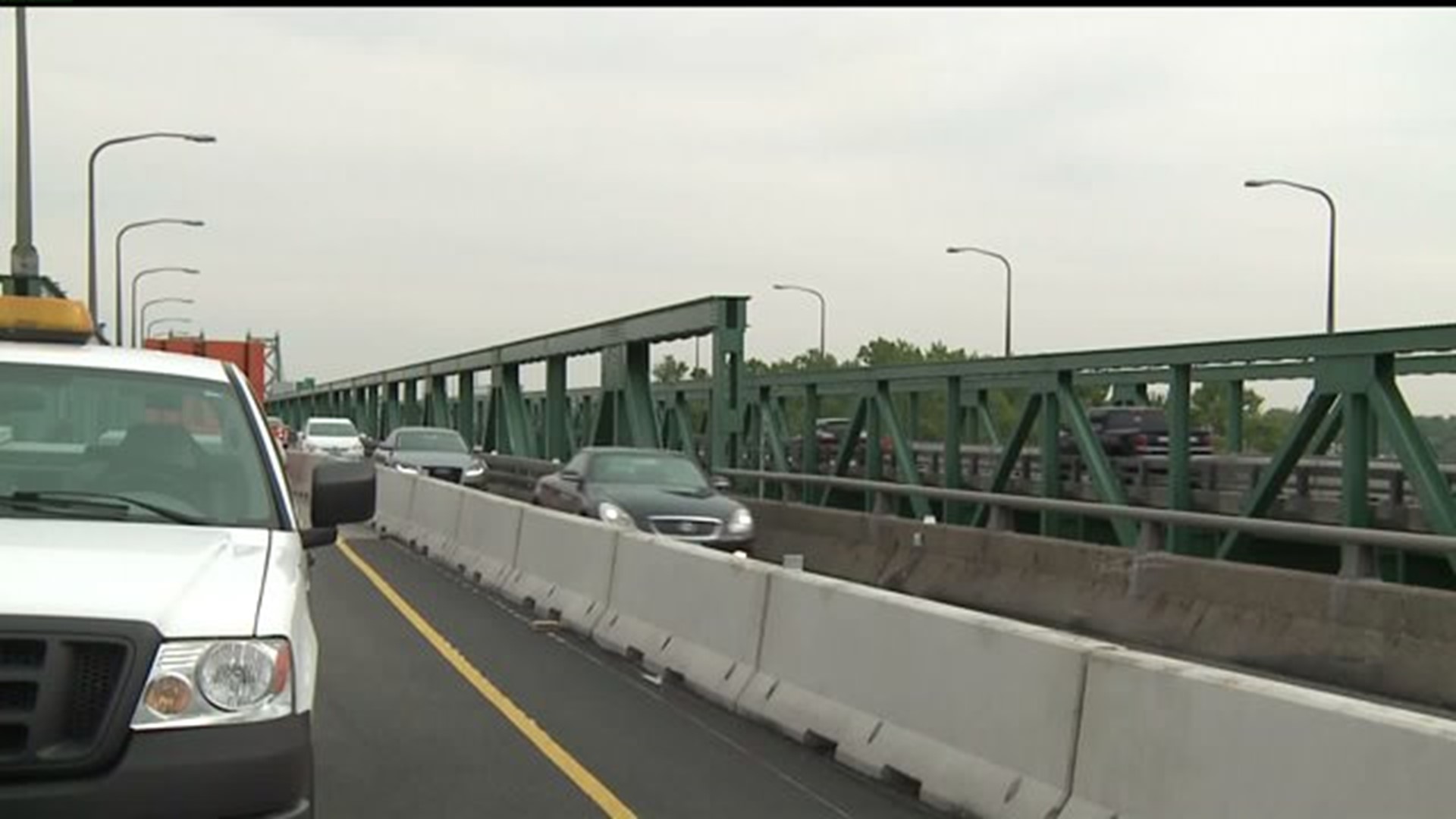 New lanes closed for I-74 bridge work