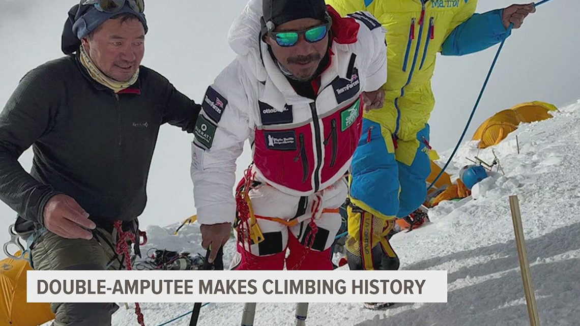 Double amputee climbs Mount Everest