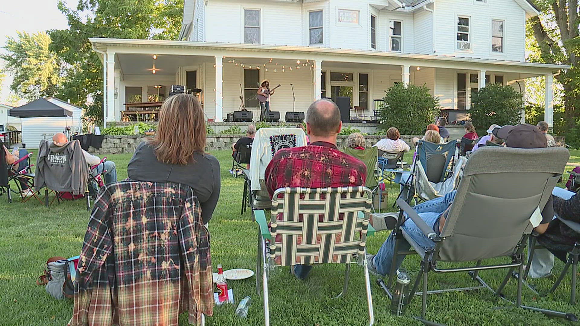 Meet John and Stephanie Taylor, the Ca Dzan House Concerts hosts in Cambridge, Illinois. These two bring a taste of the world's talent to Illinois residents.