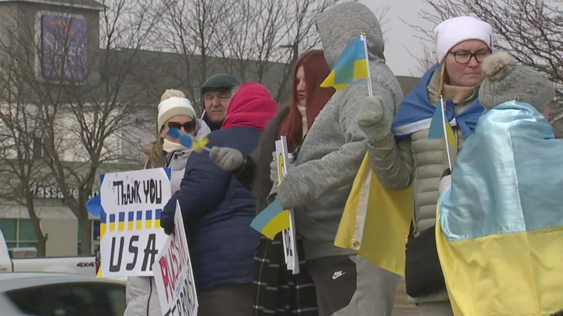 Quad Citizens hold solidarity rally for Ukrainian refugees