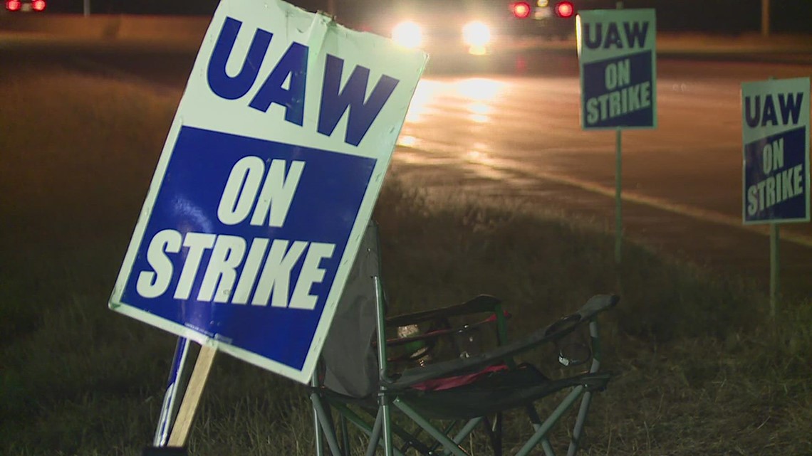 John Deere workers begin voting for direct UAW representation - Vimarsana News