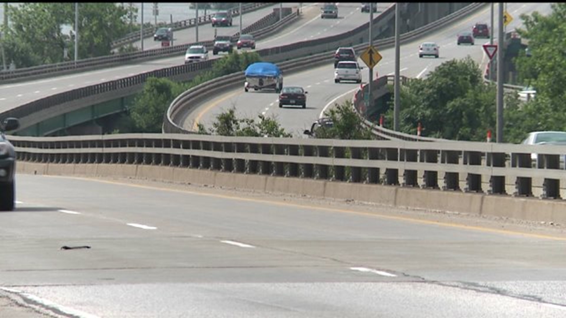 Lane closures expected on I-74 Bridge