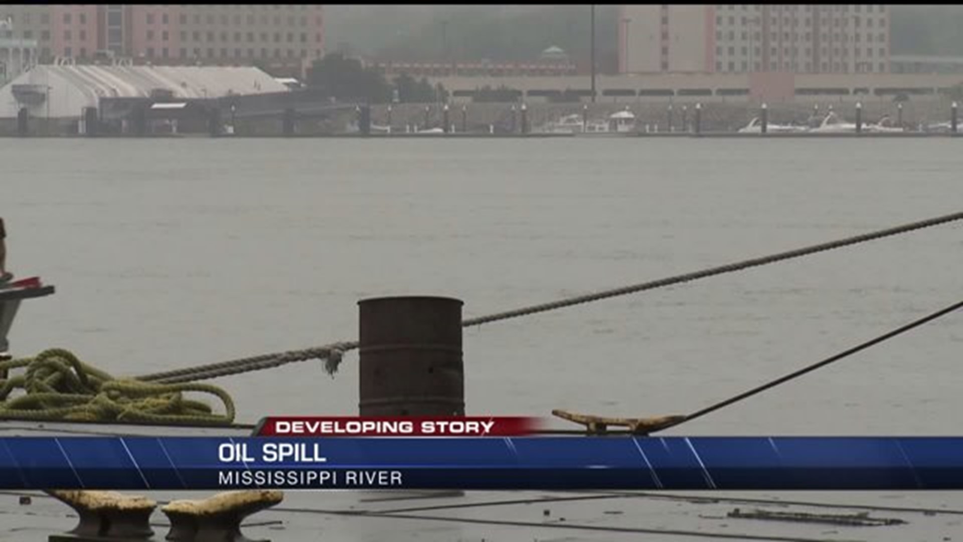 Crews investigate possible oil spill on Mississippi River