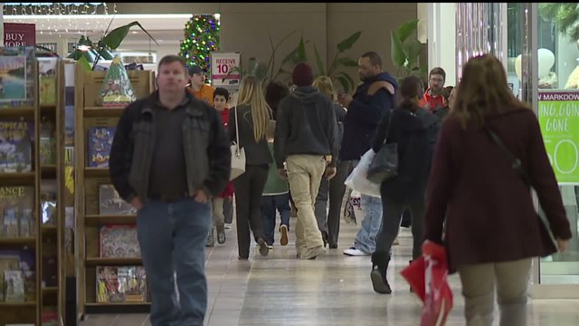 SouthPark Mall filled with last-minute shoppers