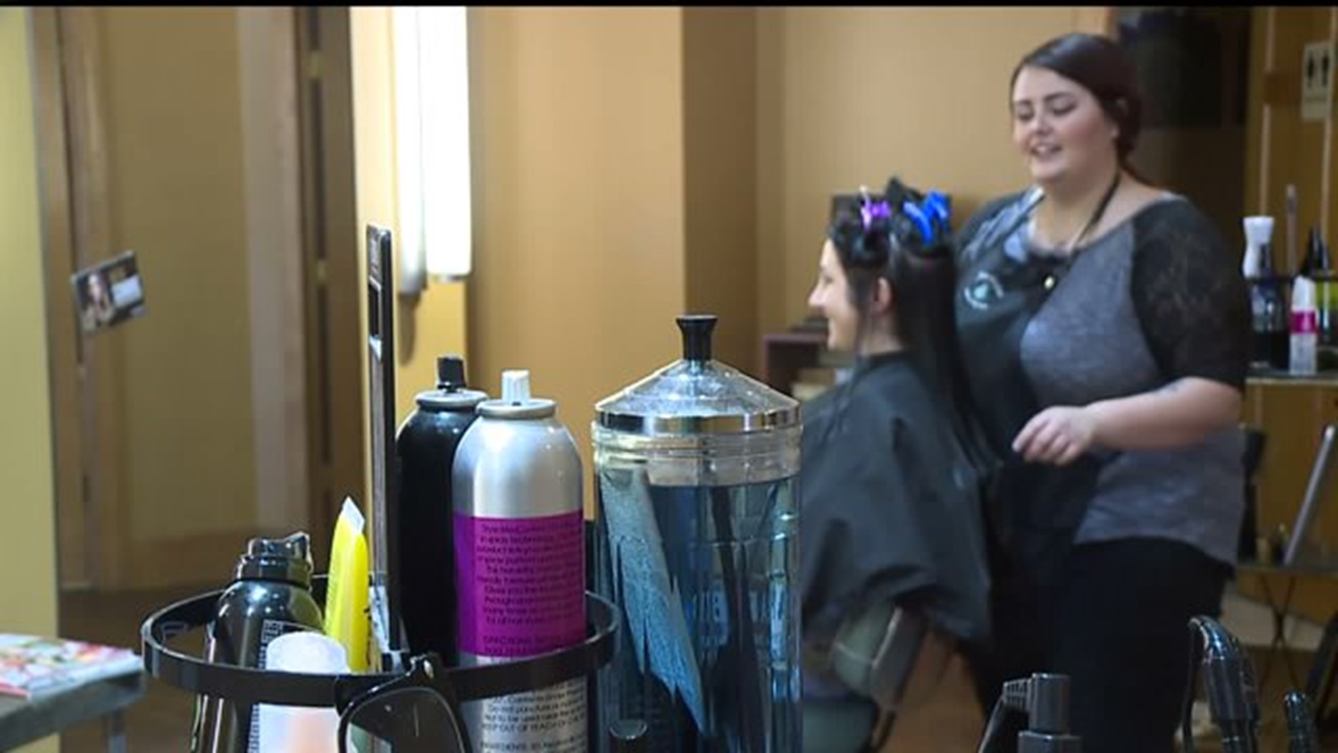 Hairdressers Train to Recognize Abuse
