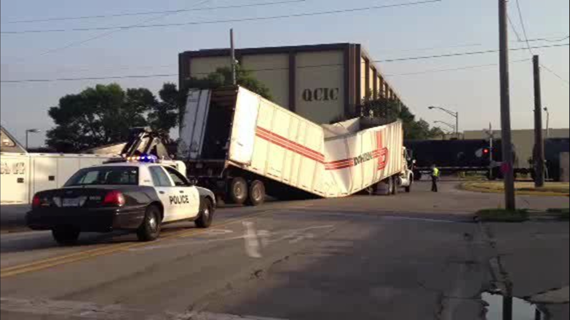 WQAD Trailer Collapse Video