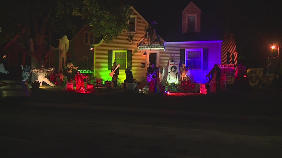 Quad City Rock Island home on 16th Street Halloween display - Vimarsana News