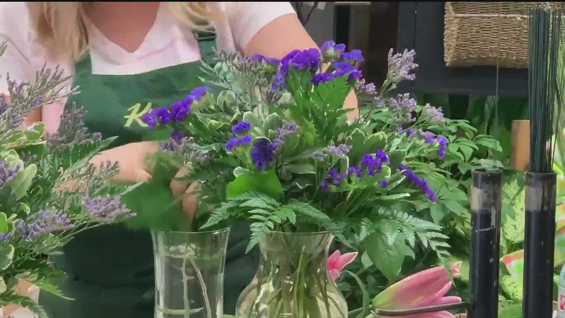 K'nees Florists plans to reopen its Davenport location next week.