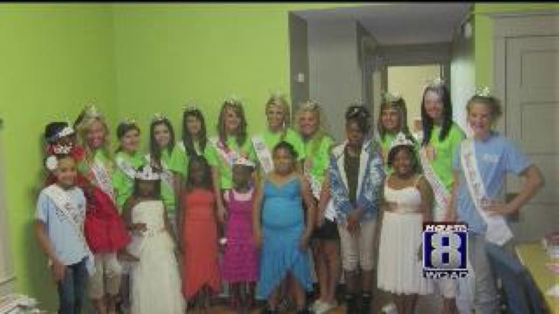 Pageant girls donate dress and time to Salvation Army