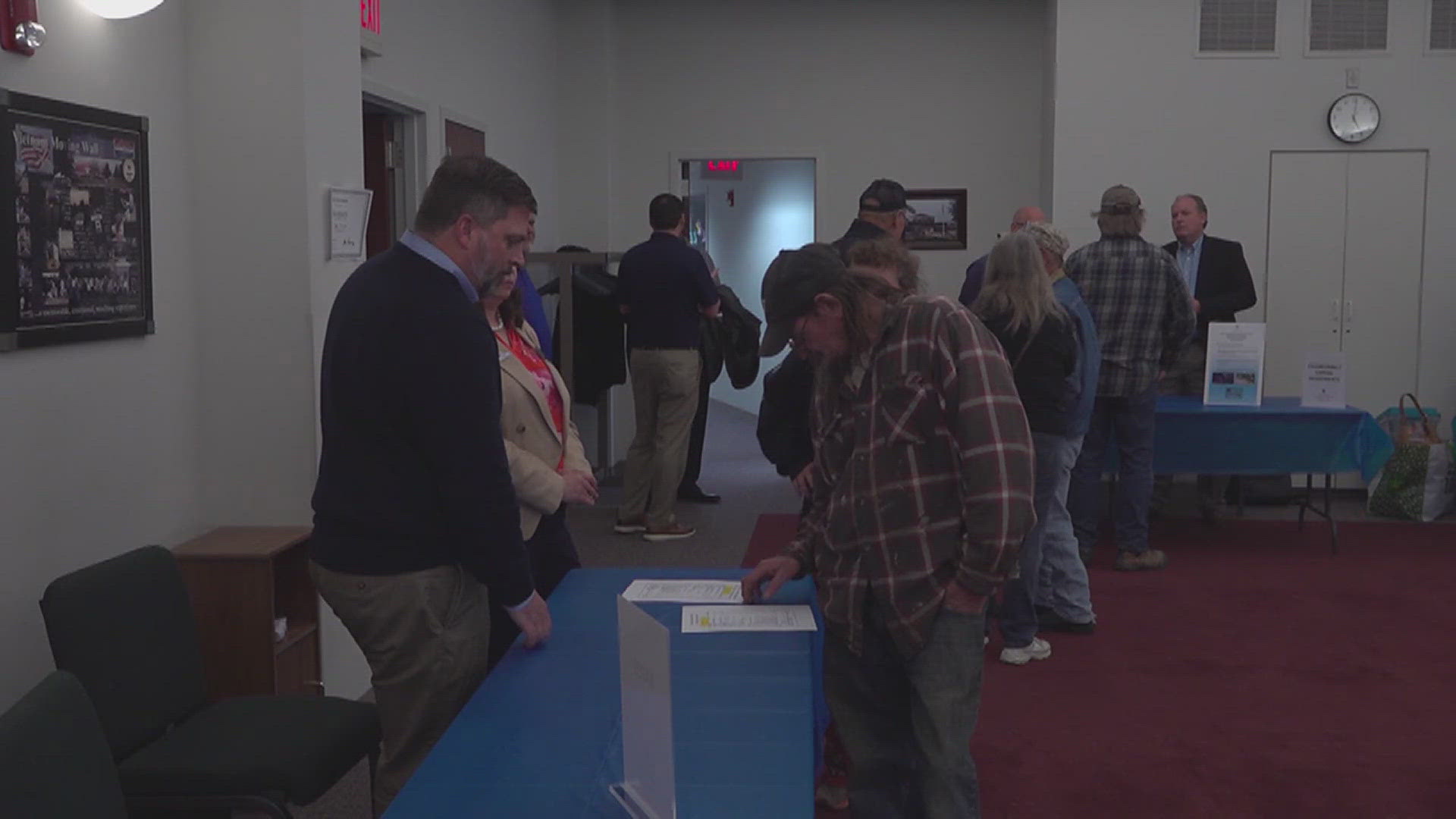 Illinois American Water holds open house on proposal to privatize ...