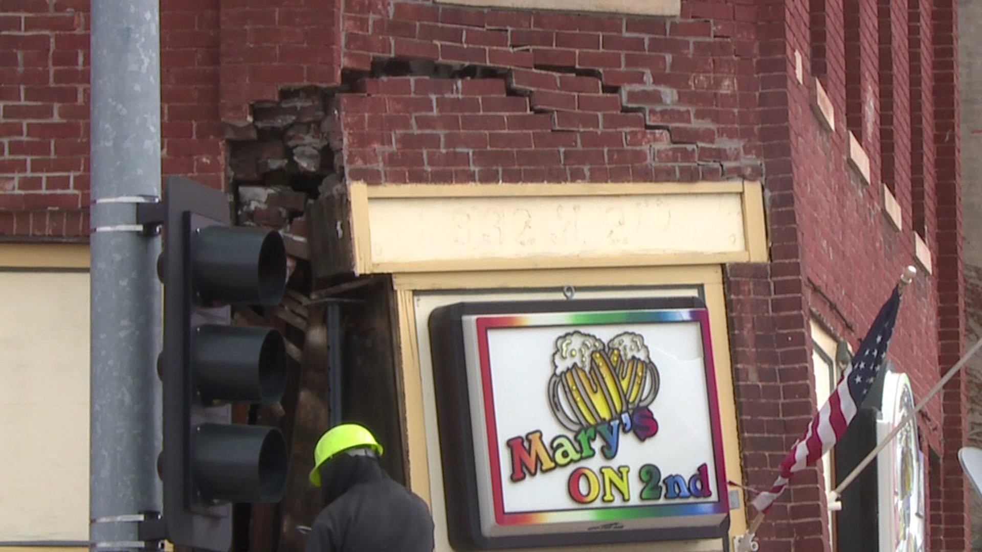 Stolen car crashes into Mary`s on 2nd in Davenport