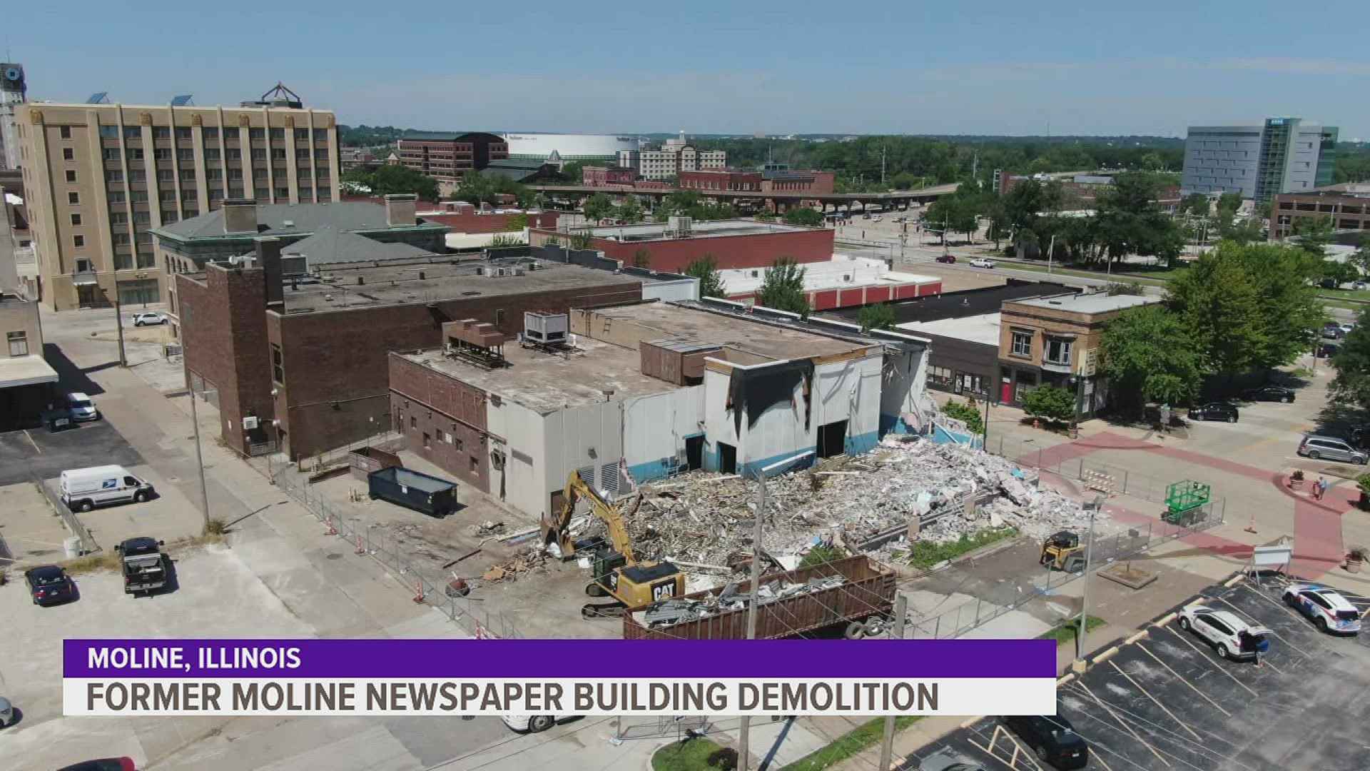 Crews are tearing down a part of the old Moline Dispatch newspaper building on 5th Avenue in downtown Moline.